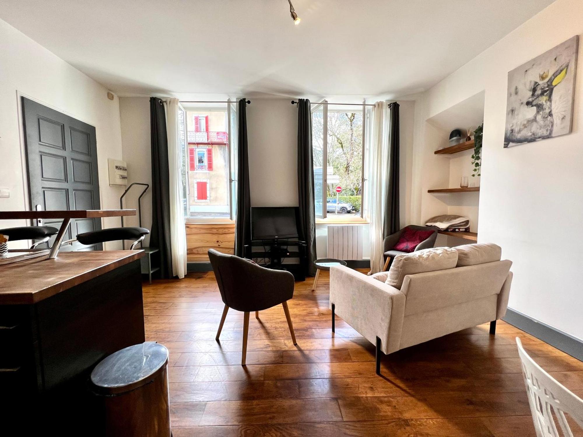 Joli Appartement En Centre Ville Bagneres-de-Bigorre Luaran gambar