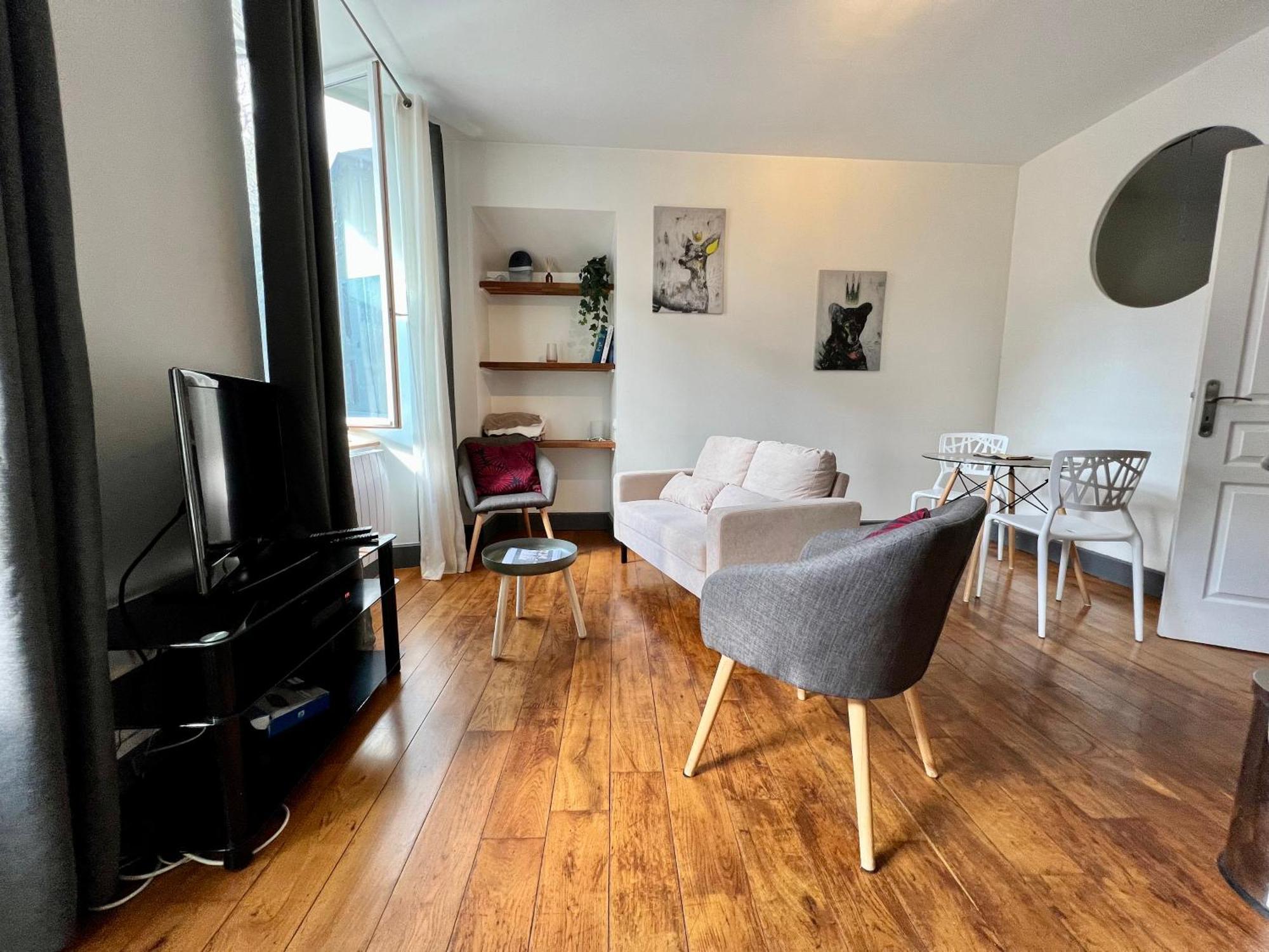 Joli Appartement En Centre Ville Bagneres-de-Bigorre Luaran gambar
